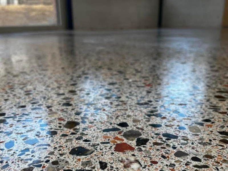 Réalisation de sol en terrazzo avec Ecofix