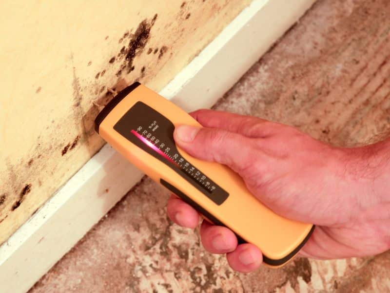 Résine d'étanchéité pour traiter les problèmes d'humidité